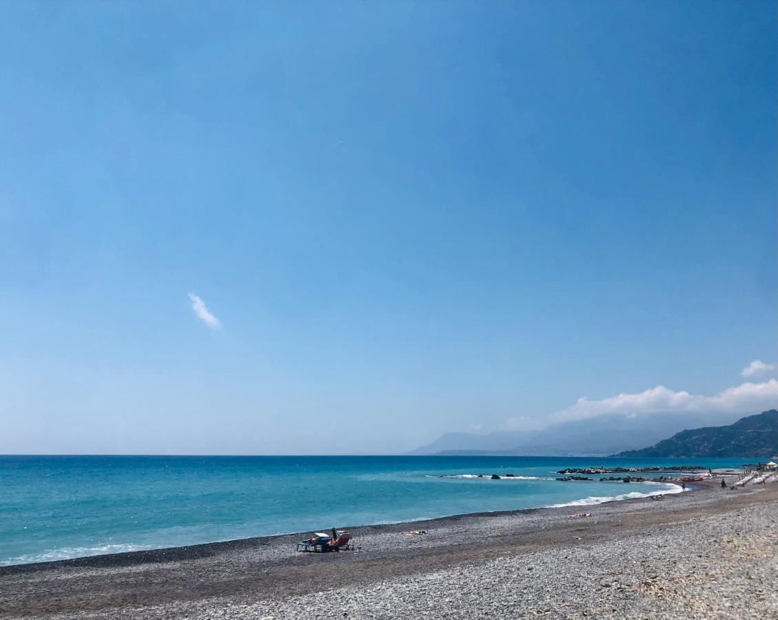 ונטימיגליה Peaceful Apartment 1 Minute Walk To The Beach מראה חיצוני תמונה